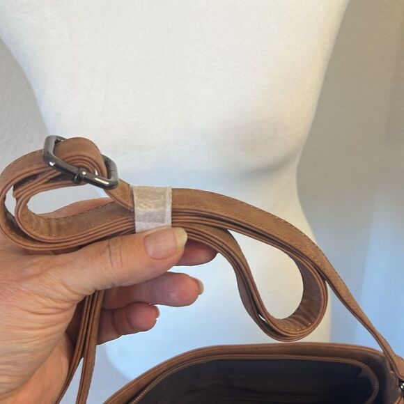 Celela Vegan Leather Cross Body Bag with Adjustable Strap ~ Classic Design - Picture 7 of 10
